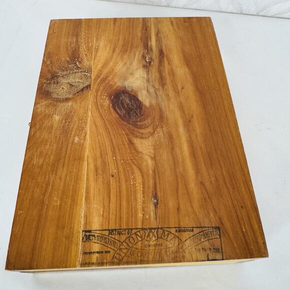 Holy Bible Memorial Edition Concordance KJV in Wooden Cedar Box - Picture 10 of 11